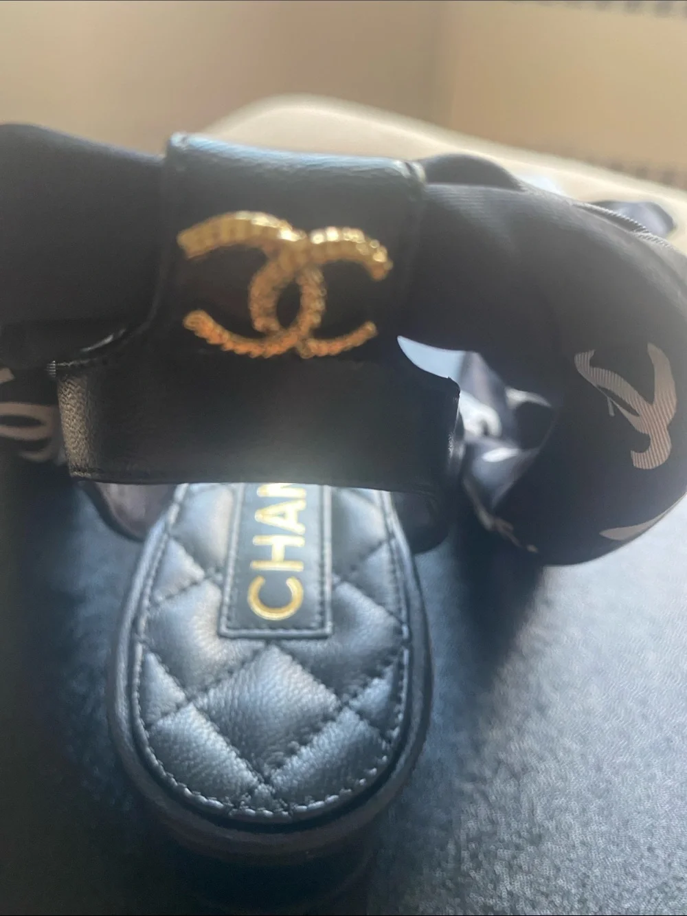CHANEL comes 19”